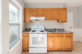 112 Brush Hill Rd in Milton, MA - Building Photo - Building Photo