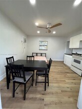 2410 Thomas St in Hollywood, FL - Building Photo - Building Photo