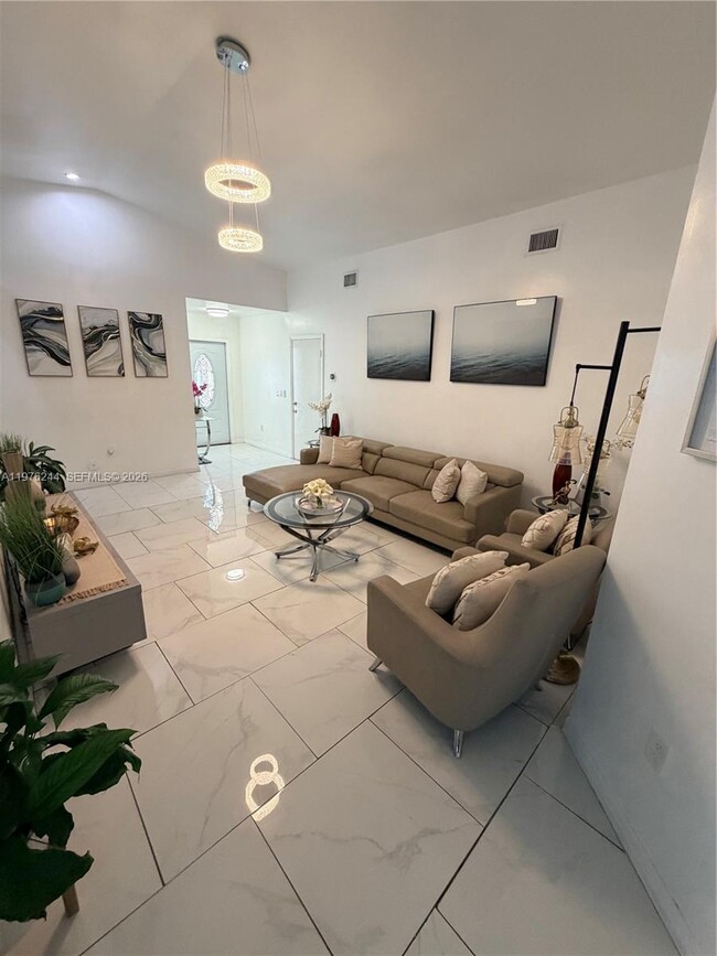 14712 SW 123rd Ave in Miami, FL - Foto de edificio - Building Photo