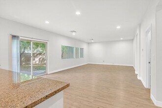 836 Tofino Ct in Henderson, NV - Building Photo - Building Photo