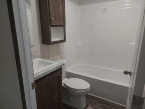 318 Tulip Ln in Belleville, MI - Building Photo - Building Photo