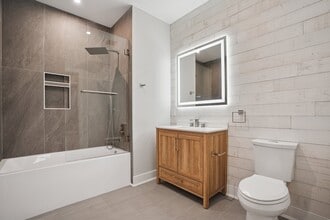 Fairview Plaza in Bloomfield, NJ - Foto de edificio - Building Photo