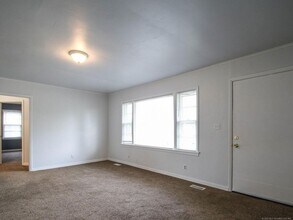 2536 W Easton St in Tulsa, OK - Building Photo - Building Photo