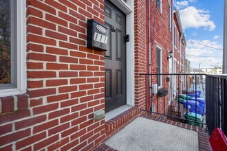 111 E Cross St in Baltimore, MD - Building Photo - Building Photo