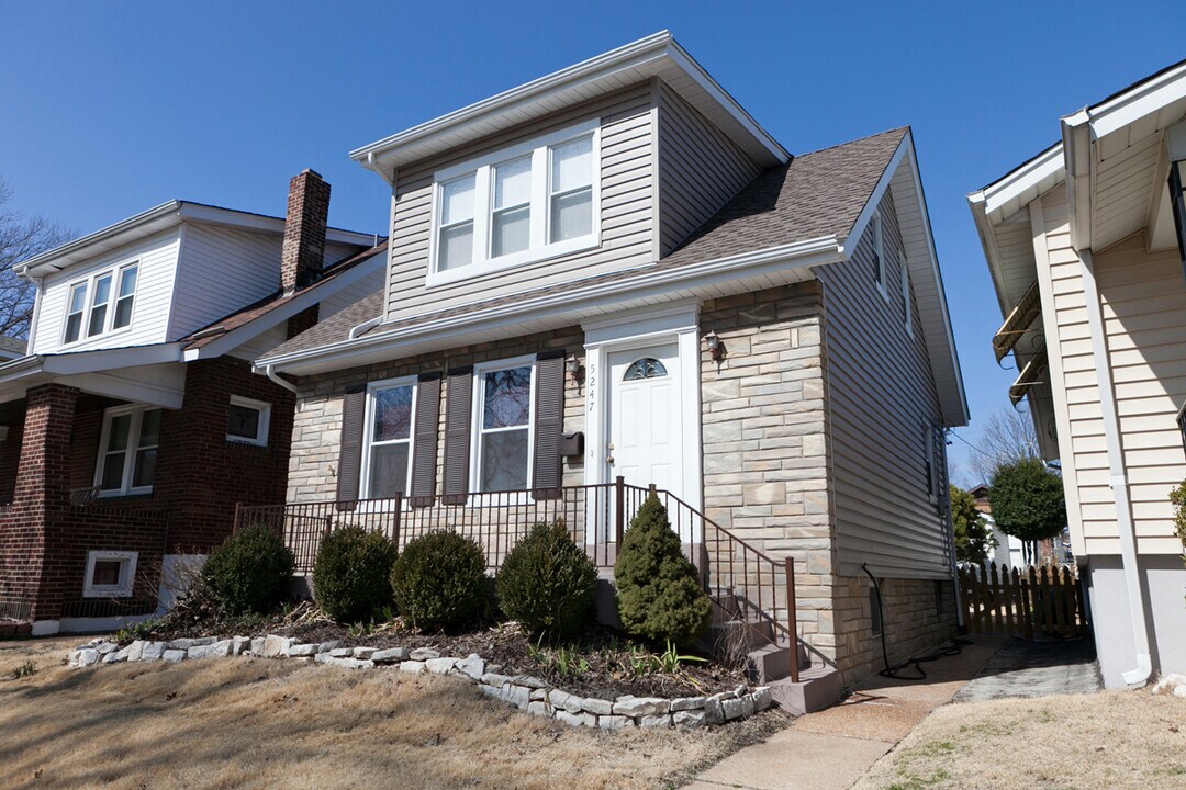 5247 Schollmeyer Ave in St. Louis, MO - Building Photo