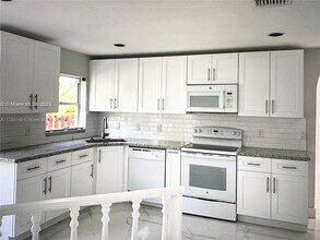 9763 NW 32nd St in Doral, FL - Building Photo - Building Photo