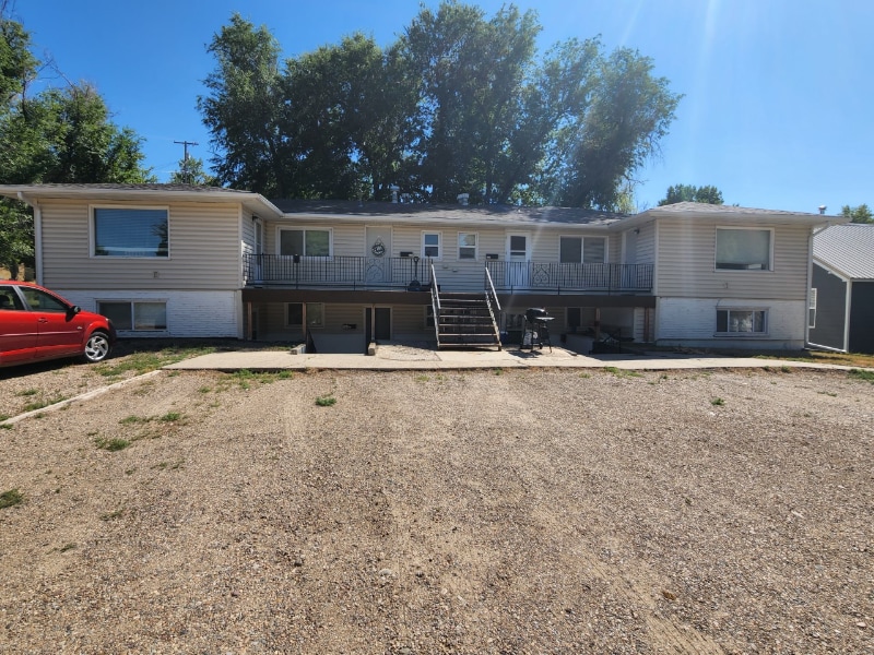 208 11th St in Havre, MT - Building Photo