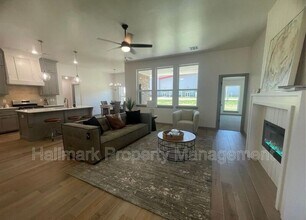 5001 Misty Wood Ln in Mustang, OK - Foto de edificio - Building Photo