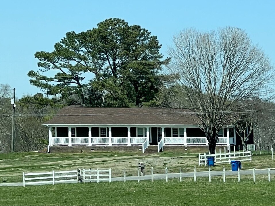 765 Bluffview Dr in Arab, AL - Building Photo