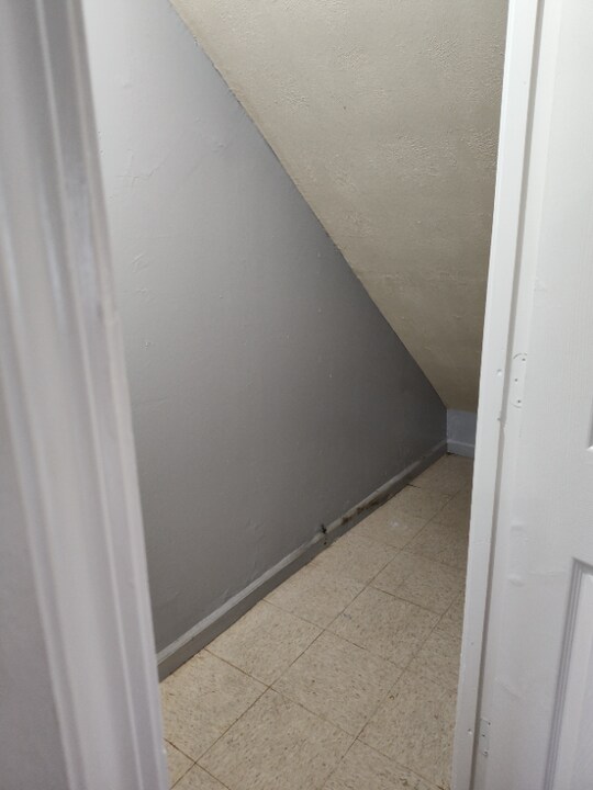14 N Ritchie Ave in Ravenswood, WV - Building Photo