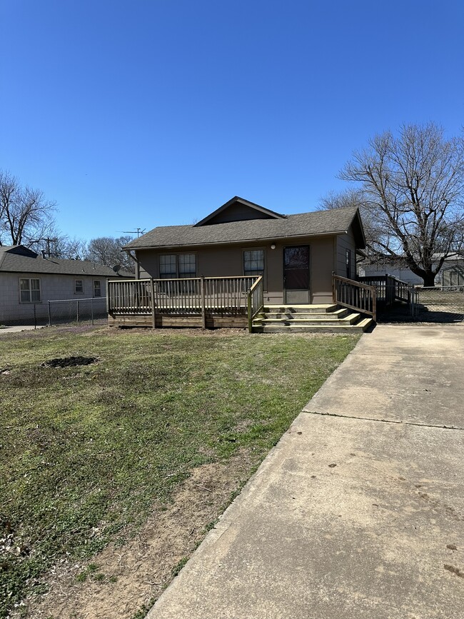 property at 110 S 6th St