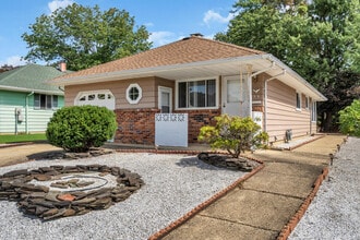 39 Mt Katadin Dr in Toms River, NJ - Building Photo - Building Photo