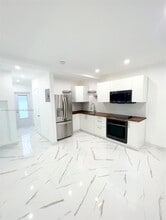 7300 Byron Ave in Miami Beach, FL - Building Photo - Building Photo
