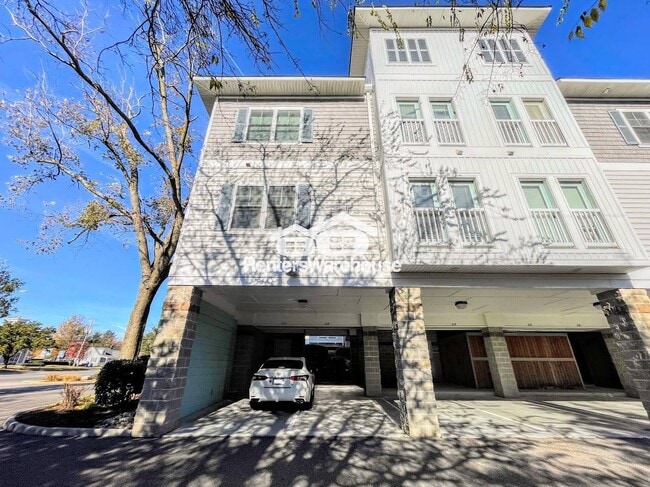 7922 Shore Dr, Unit 219 in Norfolk, VA - Foto de edificio - Building Photo