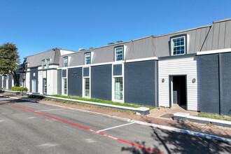 Regency at Ridgmar in Fort Worth, TX - Building Photo - Building Photo