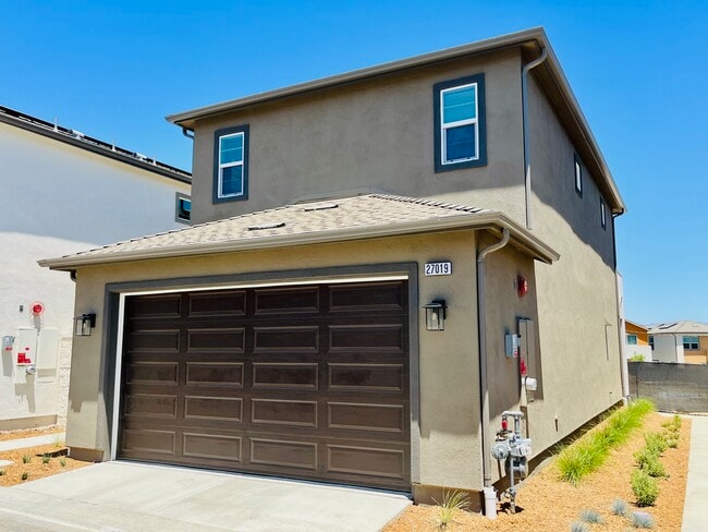 27019 Evening Sky Plz in Valencia, CA - Foto de edificio - Building Photo