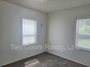 222 W Fairchild Dr in Midwest City, OK - Building Photo - Building Photo
