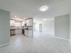 5621 NE 22nd Ave in Fort Lauderdale, FL - Building Photo - Building Photo