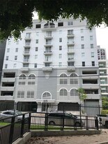 115 SW 11th St, Unit 802 in Miami, FL - Building Photo
