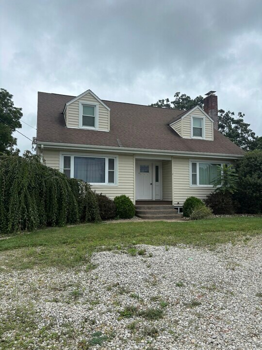 2 N Kniffin St in Greenwich, OH - Building Photo