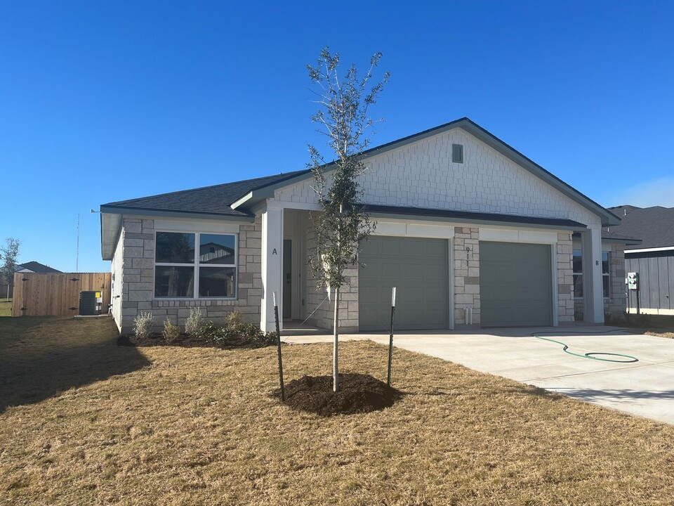 911 Wax Myrtle-Unit -B-24 HR HOLD SHOWABLE in Killeen, TX - Building Photo