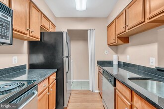 1783 Jonathan Way, Unit H in Reston, VA - Building Photo - Building Photo
