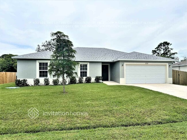 832 SE Starflower Ave in Port St. Lucie, FL - Foto de edificio - Building Photo