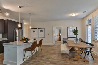 Burton Hills in Arden, NC - Foto de edificio - Interior Photo