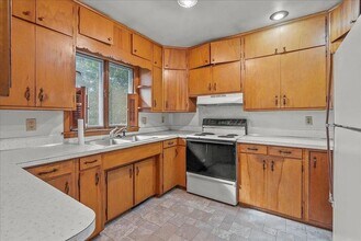 816 W 28th St in Cedar Falls, IA - Building Photo - Building Photo