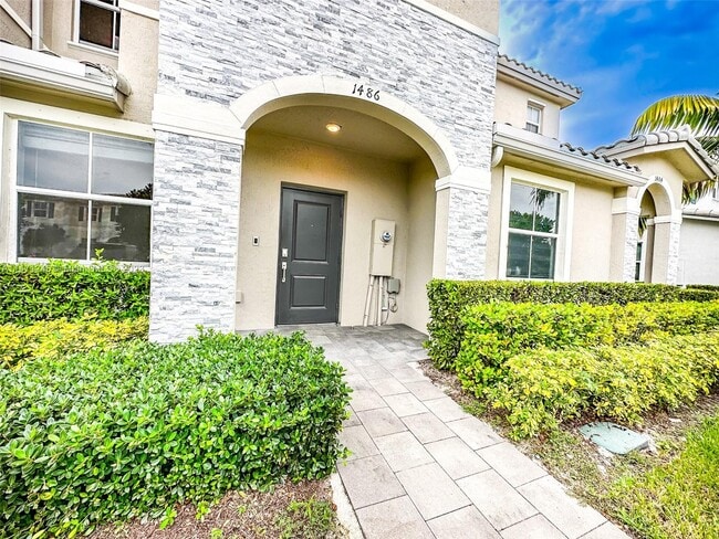 1486 SE 26th Ter, Unit key gare