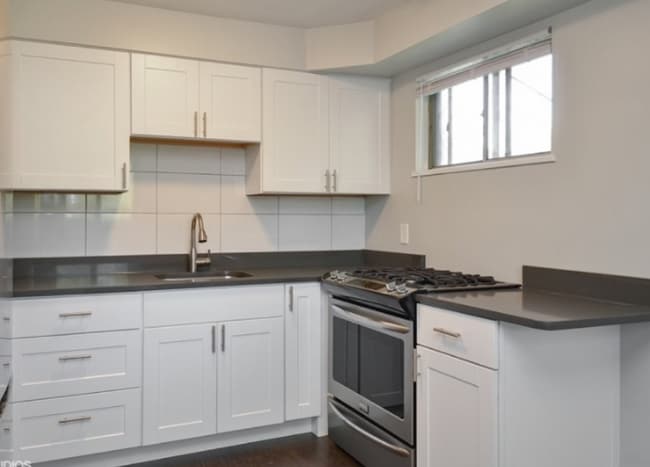 1141 Waukegan Rd in Deerfield, IL - Foto de edificio - Building Photo