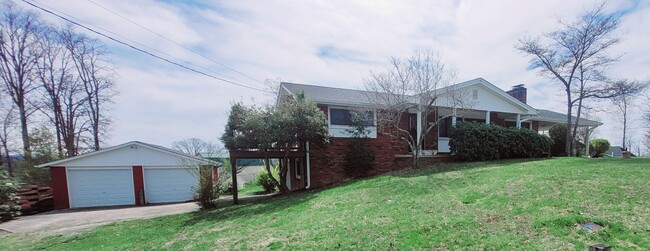 1245 Caribbean Dr in Kingsport, TN - Building Photo - Building Photo