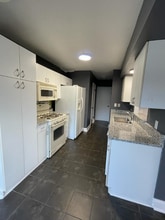 220 N Waterford Dr in Schaumburg, IL - Building Photo - Building Photo