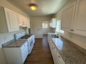 344-350 N Ventura Ave in Ventura, CA - Building Photo - Building Photo