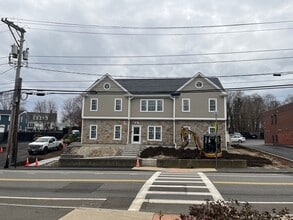 96 Broad St, Unit C in Weymouth, MA - Foto de edificio - Building Photo