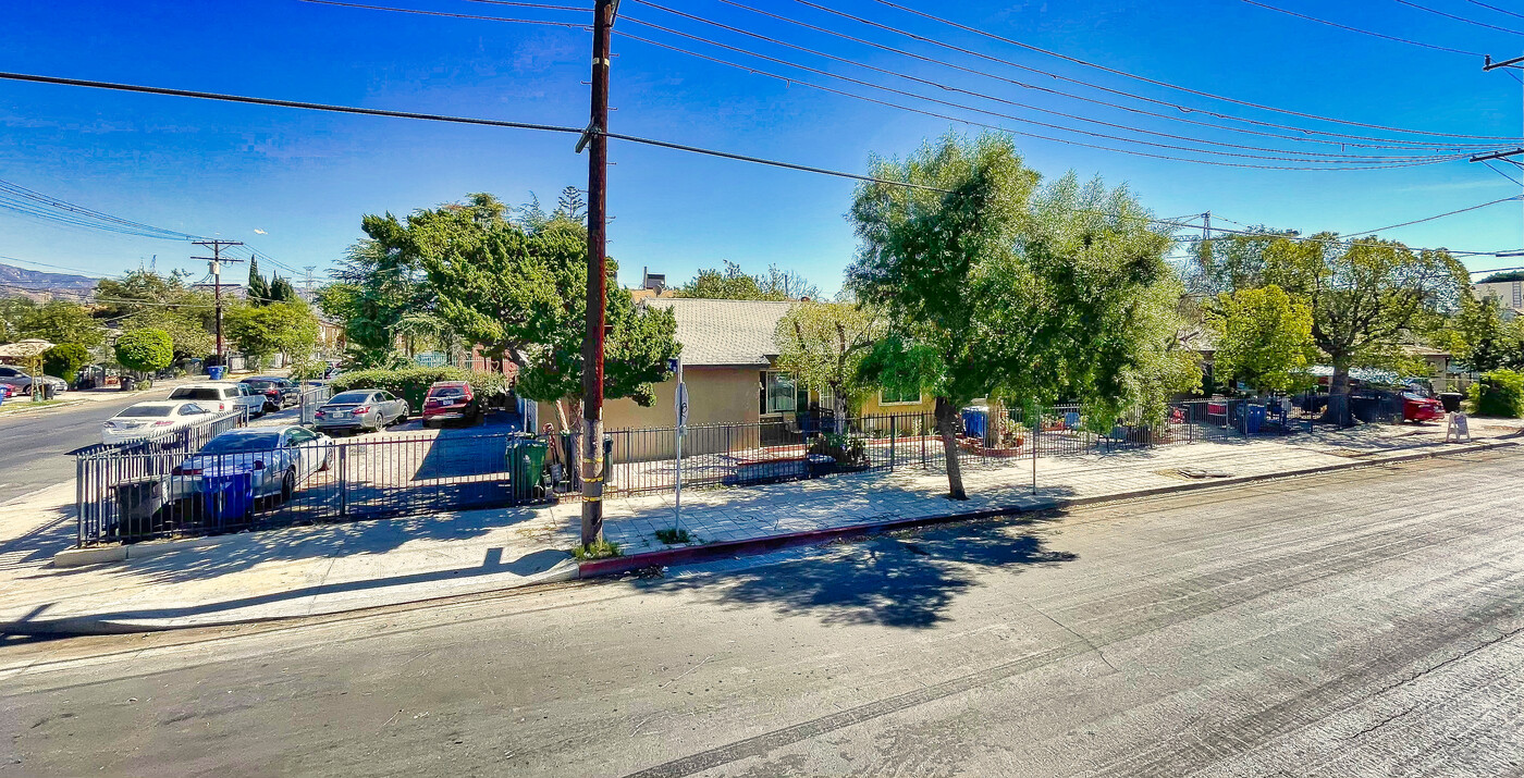 6944 Radford Ave in North Hollywood, CA - Building Photo