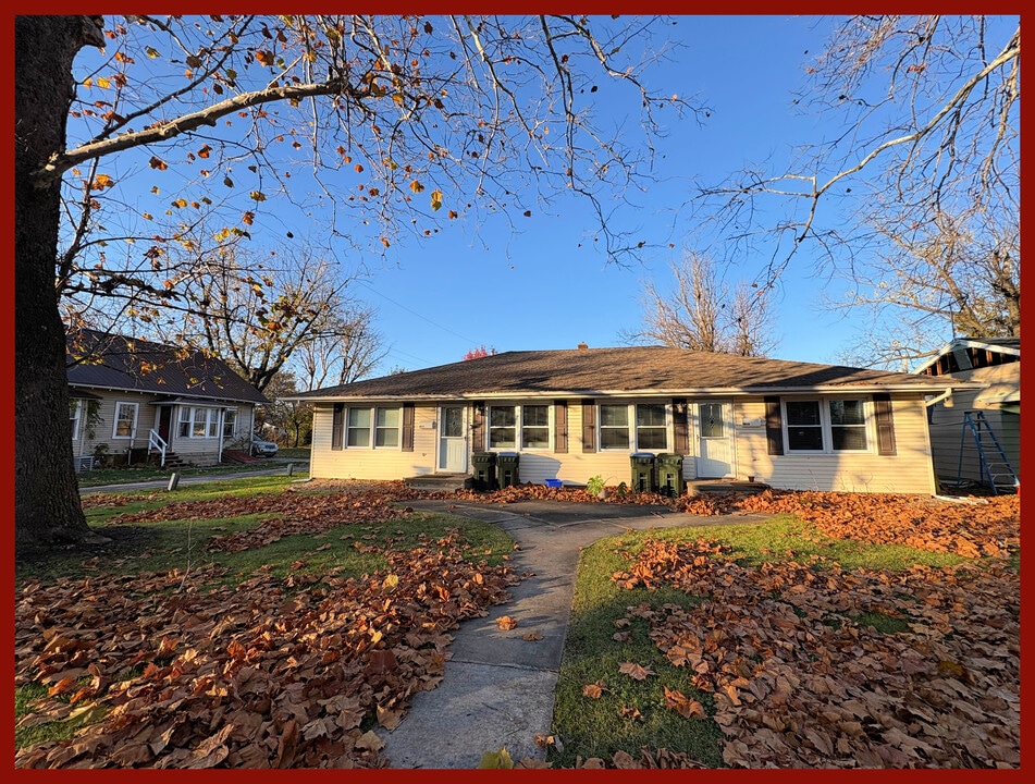 901 E Scott St, Unit B in Kirksville, MO - Foto de edificio