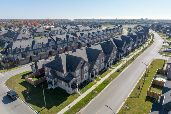 65 Lidget Ln in Whitby, ON - Building Photo - Primary Photo