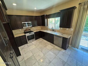 573 Yarrow Dr in Simi Valley, CA - Building Photo - Building Photo