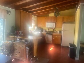 450 Davos Dr in Crestline, CA - Building Photo - Building Photo