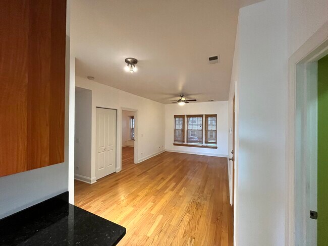 3408 W Sunnyside Ave in Chicago, IL - Building Photo - Building Photo