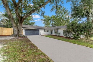 1563 Larhaz Ct in Orange Park, FL - Building Photo