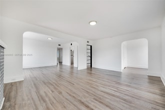 1736 SW 9th St in Miami, FL - Building Photo - Building Photo