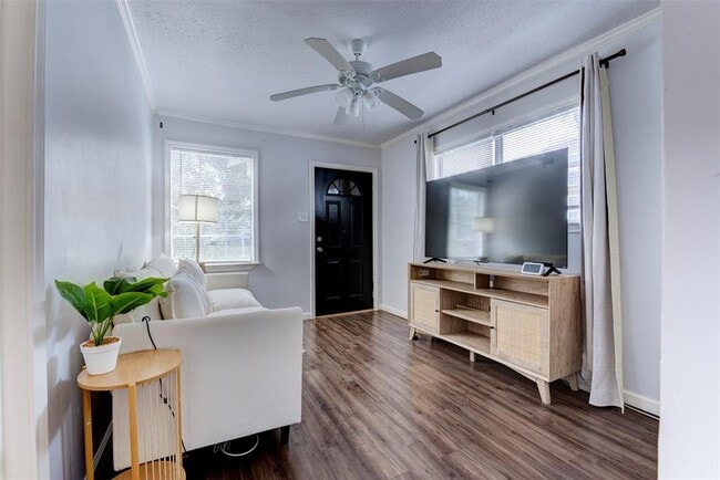 1211 Cabell St in Houston, TX - Building Photo - Building Photo