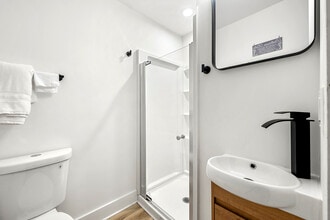 2310 Tiger Flowers Dr NW, Unit Guest Home in Atlanta, GA - Building Photo - Building Photo