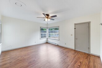 1812 Alma Dr in Kelso, WA - Building Photo - Building Photo