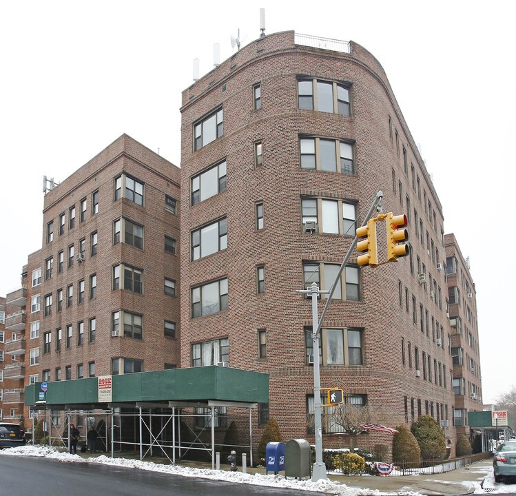 9747 Shore Rd in Brooklyn, NY - Foto de edificio