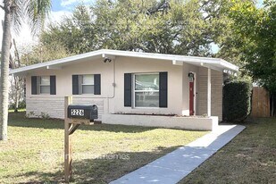 5226 7th Ave N in St. Petersburg, FL - Building Photo