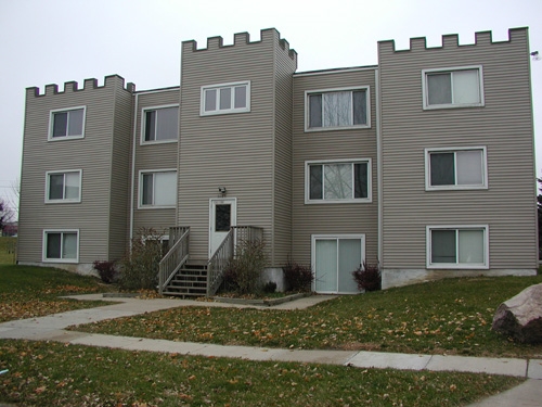 Canterbury Apartments in Waterloo, IA - Building Photo