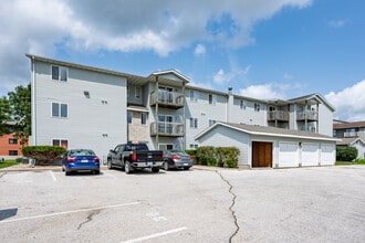 Timbercreek Apartments in Ames, IA - Foto de edificio - Building Photo